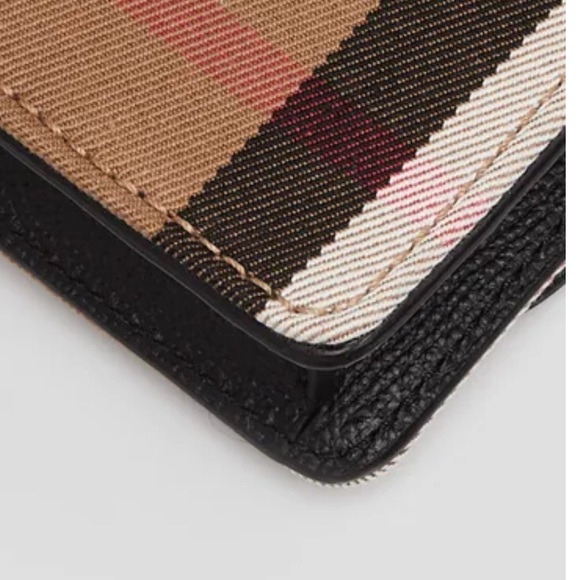 Burberry Hampshire Crossbody House Check Derby In Black